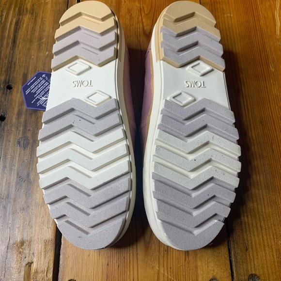 NWT Toms - Picture 3 of 4